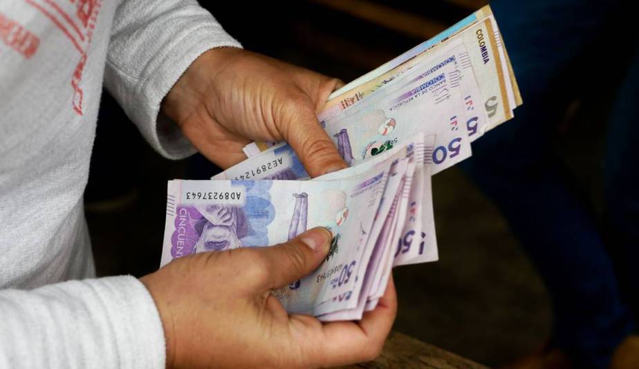 Trabajadores ven “inequitativo e injusto” aumento salarial de congresistas