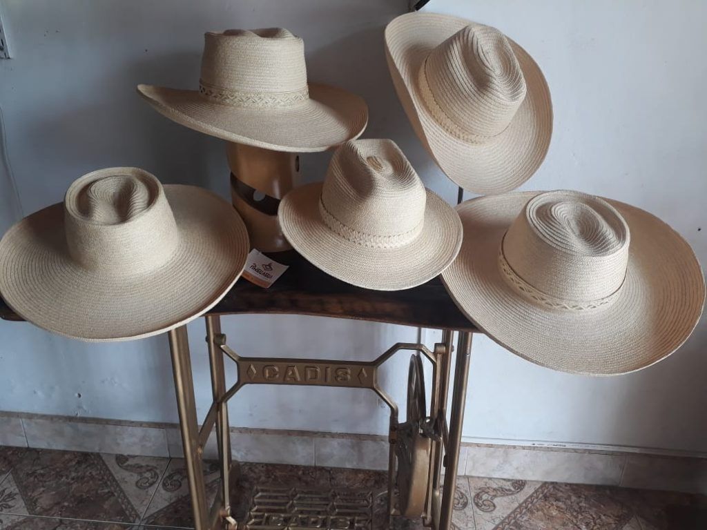 El sombrero de pindo desde el año 2011 fue declarado como patrimonio inmaterial y sombrero oficial