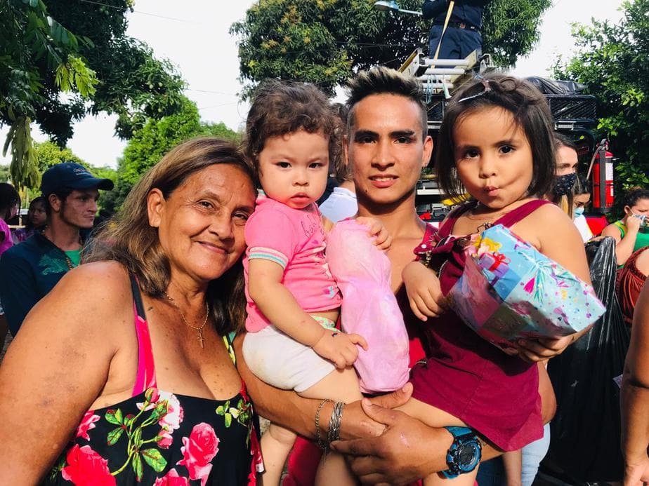 Un grupo de amigos decidieron unir recursos para regalar juguetes.