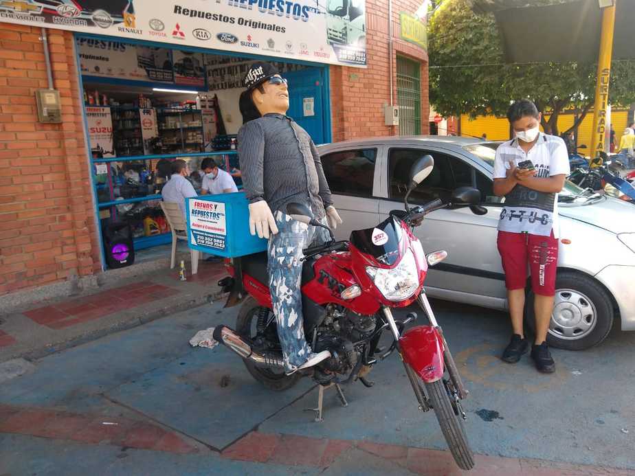 La carrera de costales o carrera de sacos es un juego tradicional conocido y practicado en todo el mundo.