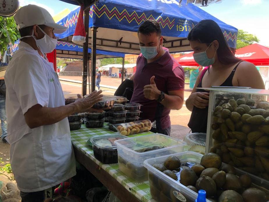 Lina el resto de los meses trabaja como vendedora ambulante en Algeciras.