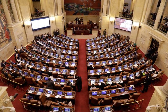 ¿Por qué los congresistas no se han reducido sus sueldos?