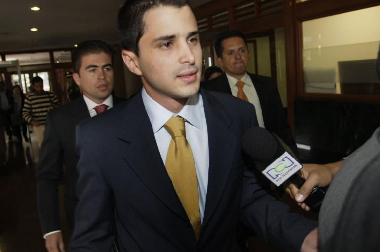 Tomás Uribe propone reducir horario laboral y aumentar el salario mínimo