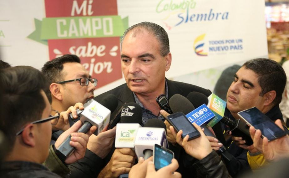 El ministro de Agricultura que desperdició a manos llenas más de $3,8 billones en contratos a dedo