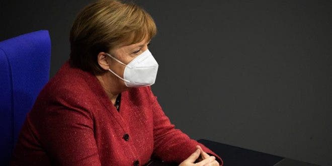 Merkel defiende más restricciones para frenar el coronavirus en Alemania