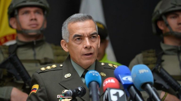 General Oscar Atehortúa deja la dirección de la Policía Nacional