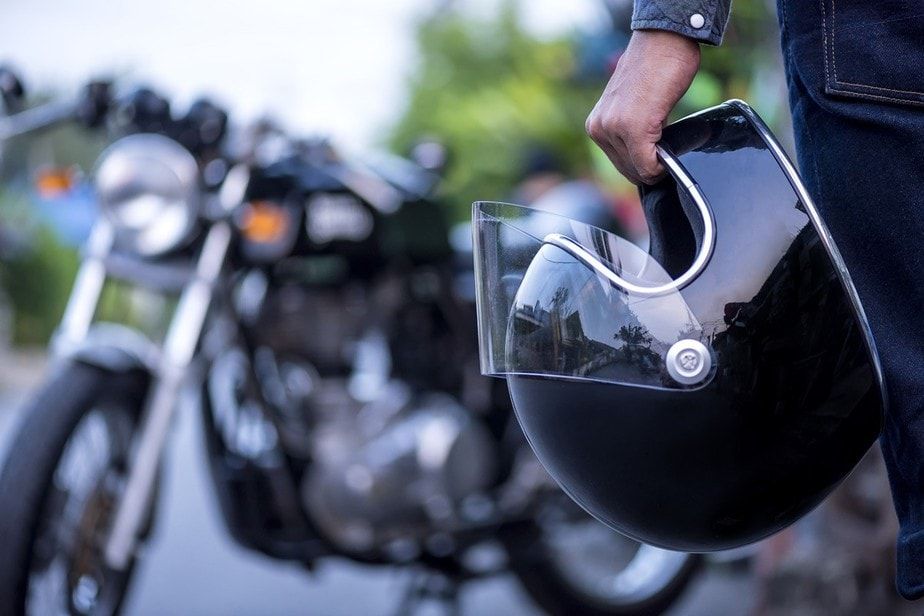 Multas a motociclistas que no usen bien el casco