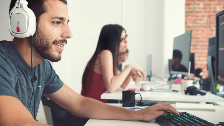 Los trabajadores colombianos extrañan trabajar en la oficina