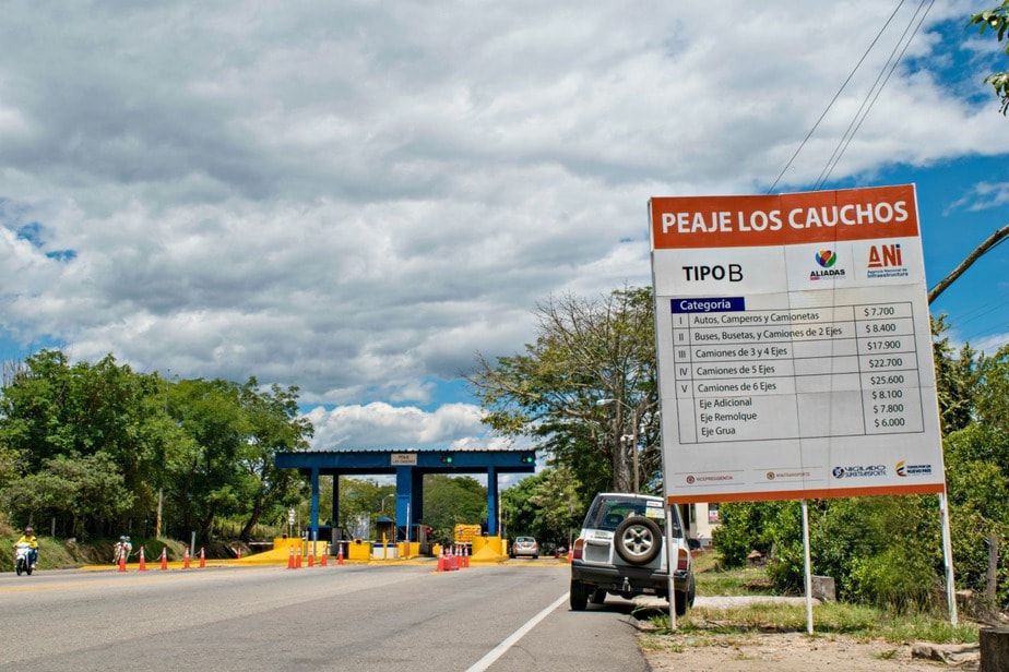 ¿Cuánto gastará en peajes si viaja desde Neiva a los principales destinos del país?