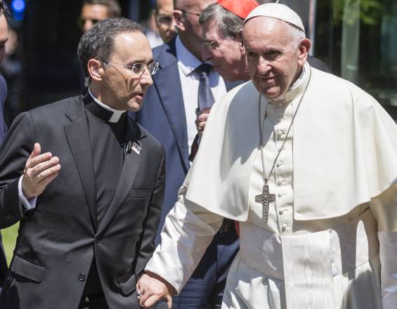 Monseñor colombiano Mauricio Rueda es designado en alto cargo en el Vaticano