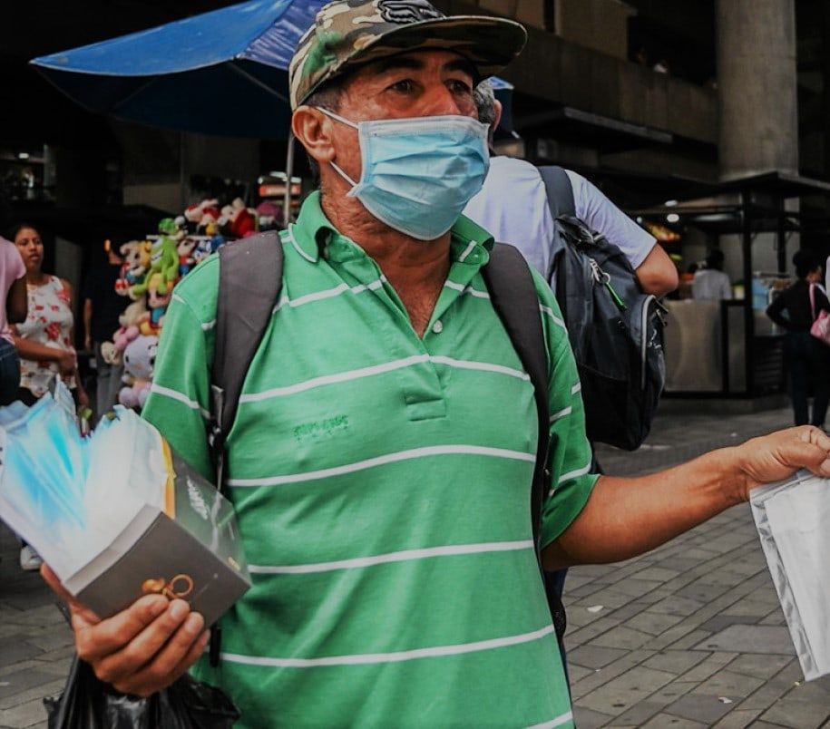 El tapabocas ha cobrado tal popularidad que hoy se encuentra en cualquier esquina.