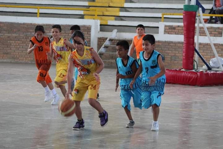 Festival Deportivo – Clausura de la Escuela de Formación Deportiva en Baloncesto.