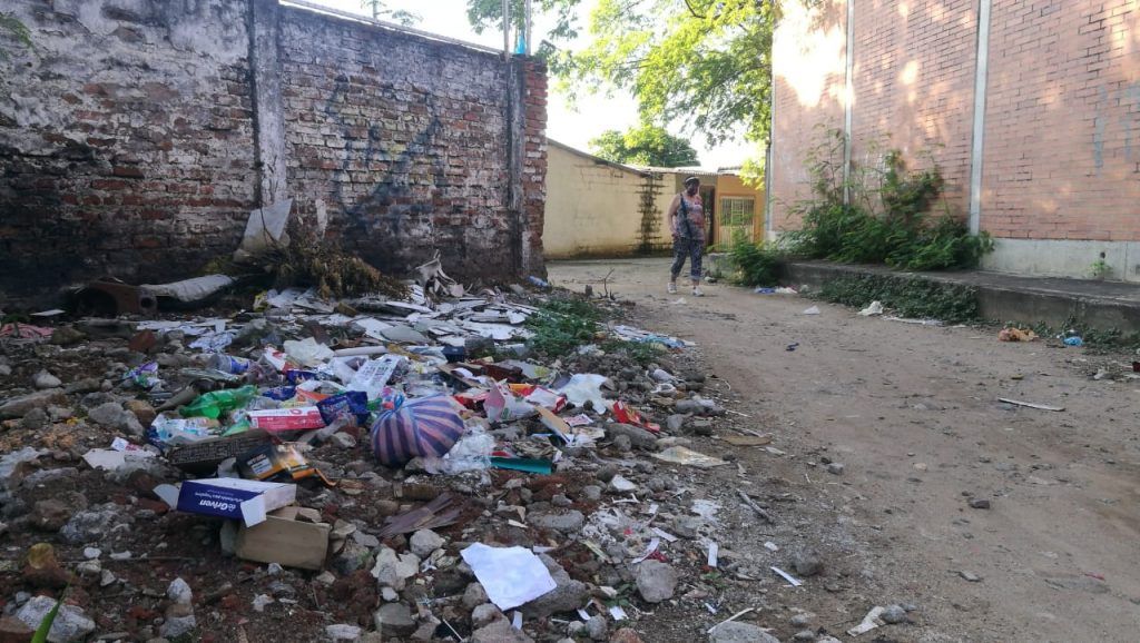 Colegio Oliverio Lara se ha tomado algunos metros de más, indicaron habitantes.