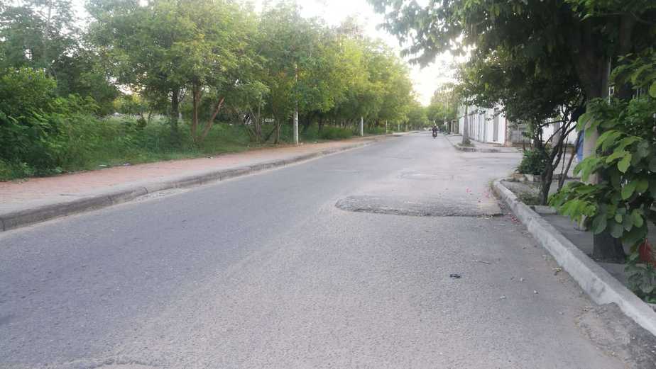 Reductores de velocidad en mal estado y poca iluminación, una combinación mortal