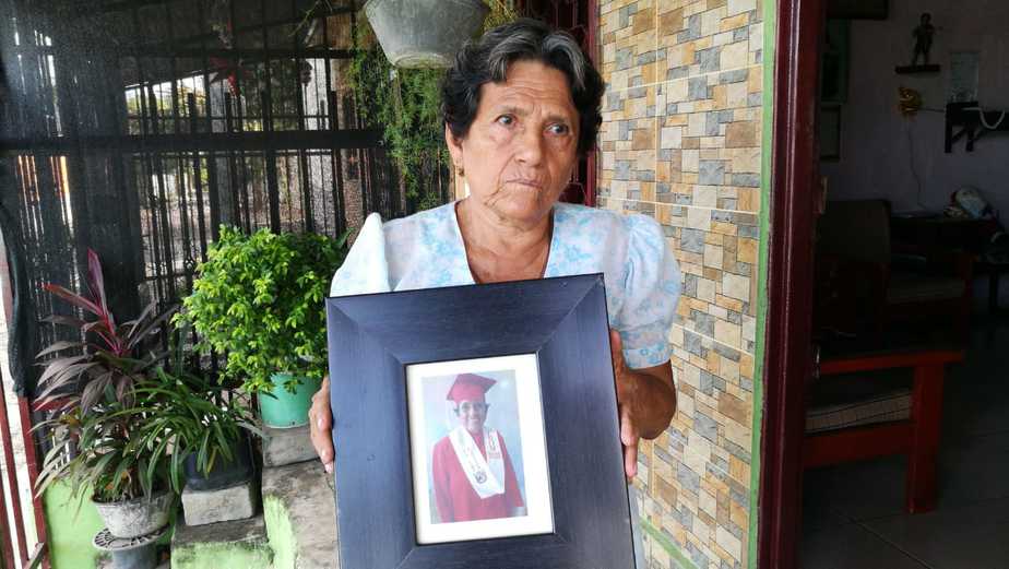 Delfina recordó la época maravillosa del colegio a través de su álbum.