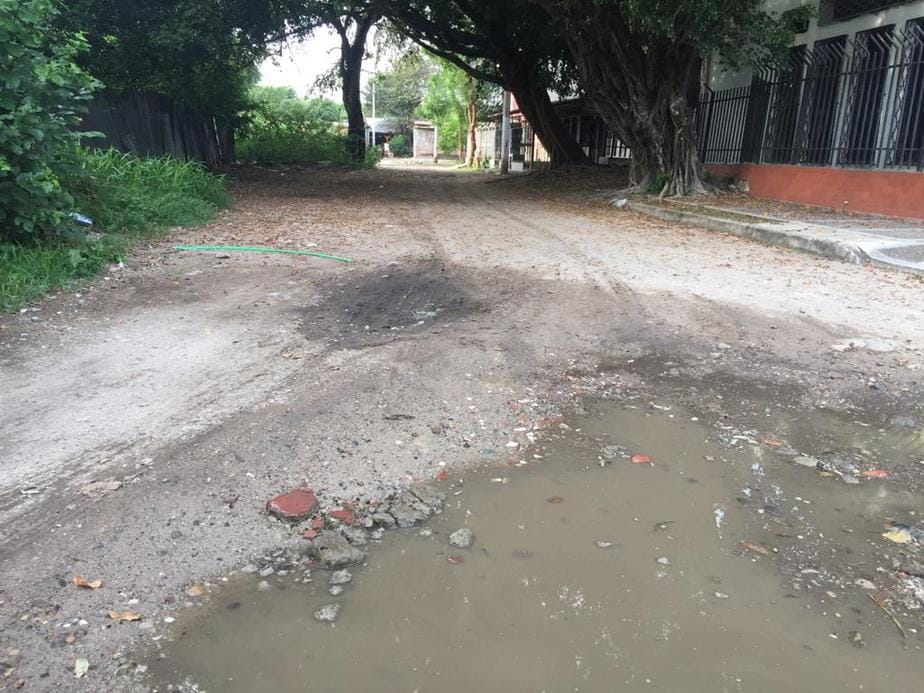 Vías sin pavimentar son un problema para la salud de los habitantes.