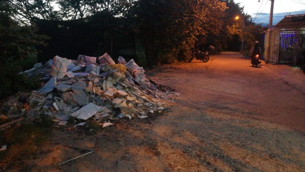 Conciencia ambiental exigieron habitantes del barrio La Vorágine.