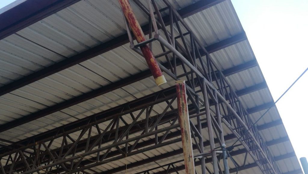 Escenarios deportivos del barrio La Esperanza, se encuentran en mal estado.