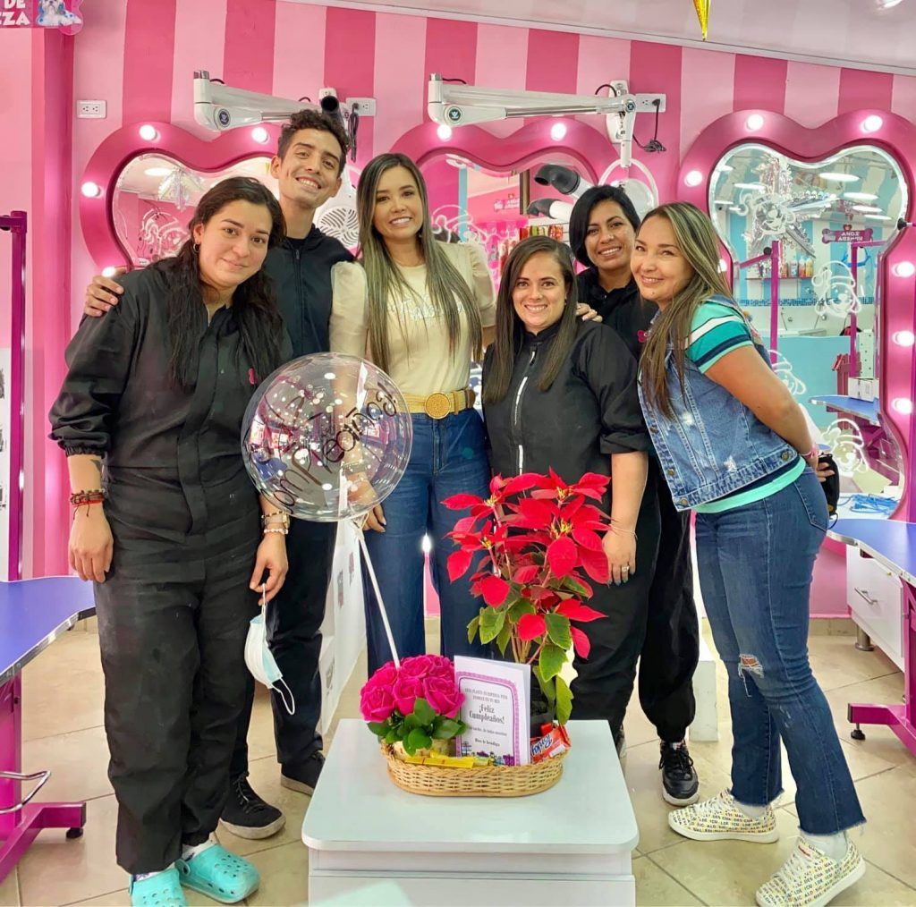 Compañeros de trabajo también celebraron.