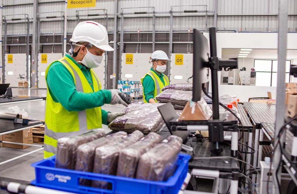 Entre enero y octubre de 2020, la proporción de colombianos ocupados que recibían como ganancias y salarios laborales hasta un salario mínimo legal vigente ($877.803) era de 63,8%, según informó el Dane.