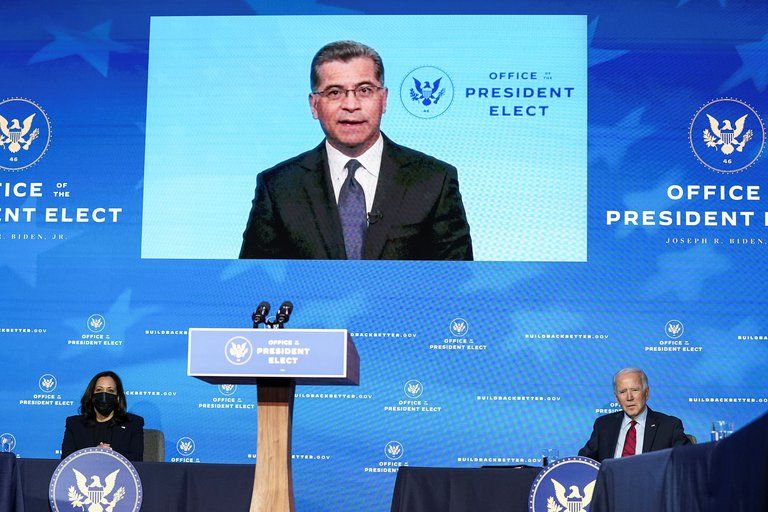 Xavier Becerra, secretario de Salud elegido por Joe Biden, se pronunció a través de un video (REUTERS/Kevin Lamarque).