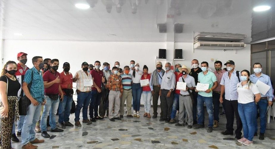 Asociación de productores de plátano y banano recibieron apoyo económico