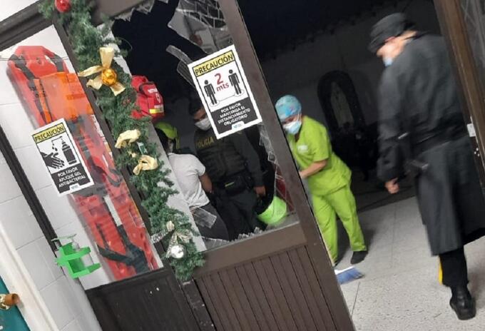 Familiar de paciente que falleció por Covid atacó personal médico