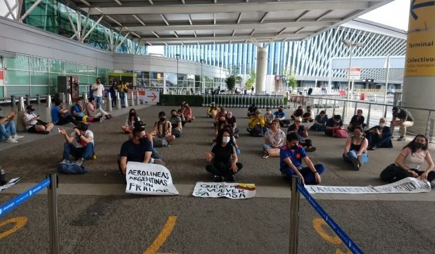 Prohíben entrada a extranjeros en Argentina