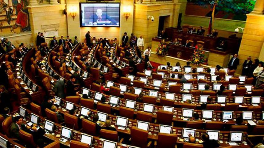 Senadores ganarán 100 millones de pesos durante tres meses que no trabajarán