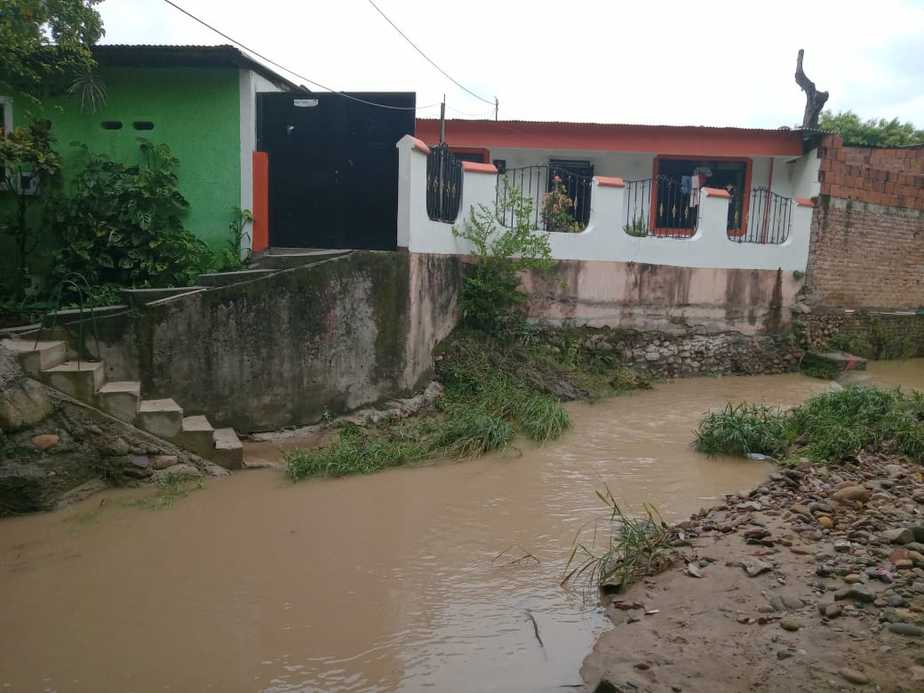 Vecinos le prohibieron el acceso a su vivienda