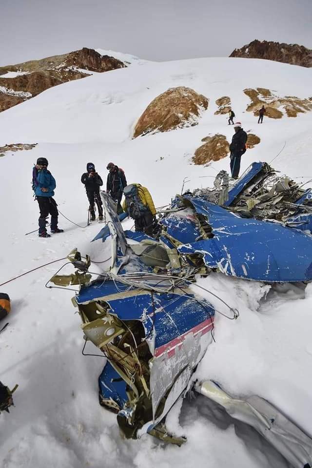 Las víctimas fueron identificadas como Yesid Arriaga Osorio y Juan Pablo Villa Cardona, quienes eran los capitanes de la aeronave. Y los pasajeros Javier A. Cardona, Amparo Sandino, Gerardo Plazas, Luis M. Cuéllar, Gerardo Osorio y Martha Zorrilla. El avión extraviado es tipo bandeirante, de fabricación brasileña, con capacidad para 19 personas. La zona, por su nubosidad y alta montaña en el macizo colombiano, es considerada crítica para labores de vuelo.
