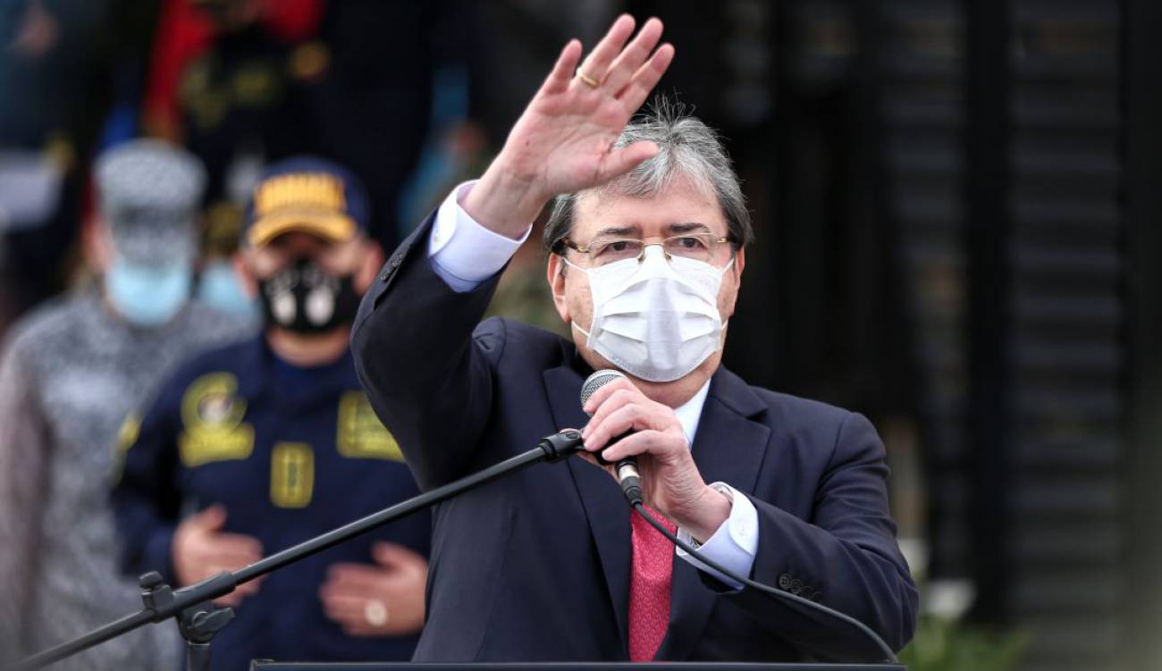 Gobierno nombró al general Navarro como Ministro de Defensa (e)