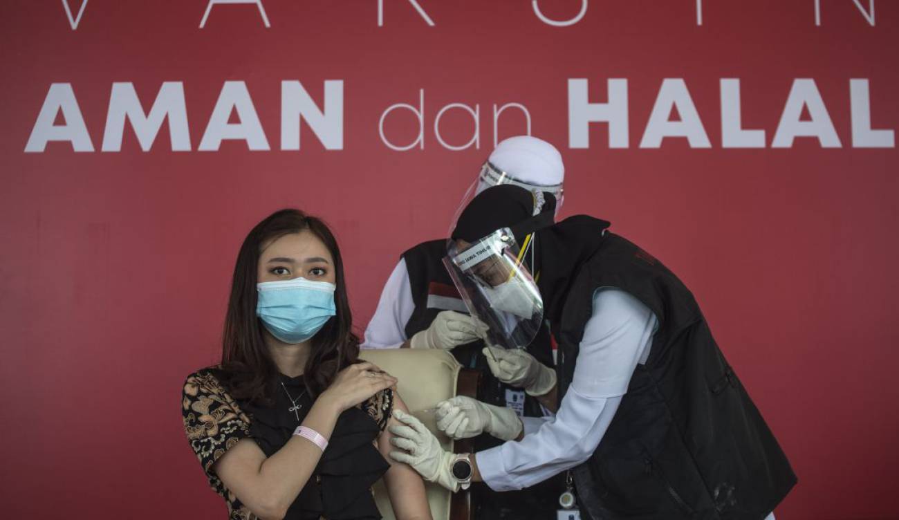 Indonesia priorizará vacunar contra el Covid a la población más joven de su país