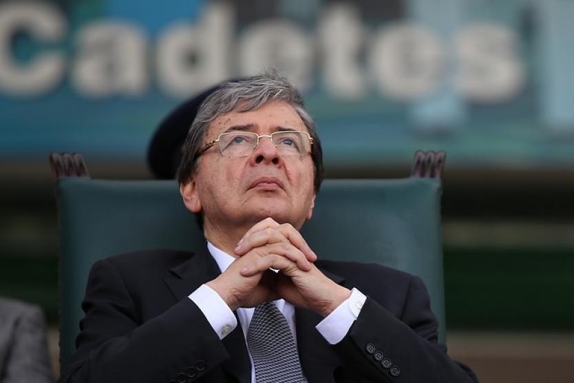 Duque dedicó un sentido poema a MinDefensa durante exequias