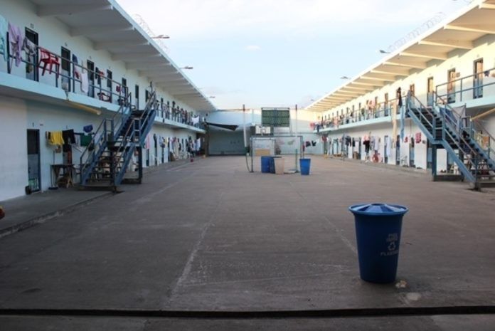 El centro penitenciario cuenta con 7 pabellones, 6 para hombres y 1 para mujeres.
