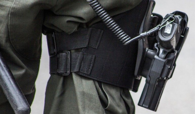 Imputan cargos a policía que disparó 21 veces a manifestantes en septiembre