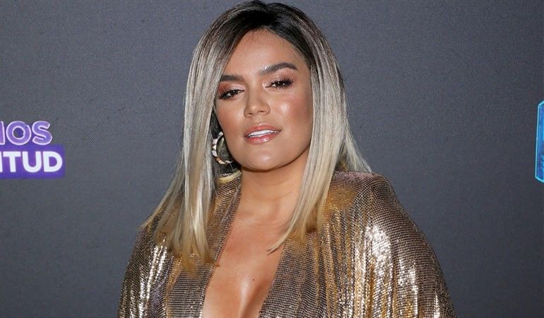 Karol G paraliza la Comuna 13 de Medellín con su visita