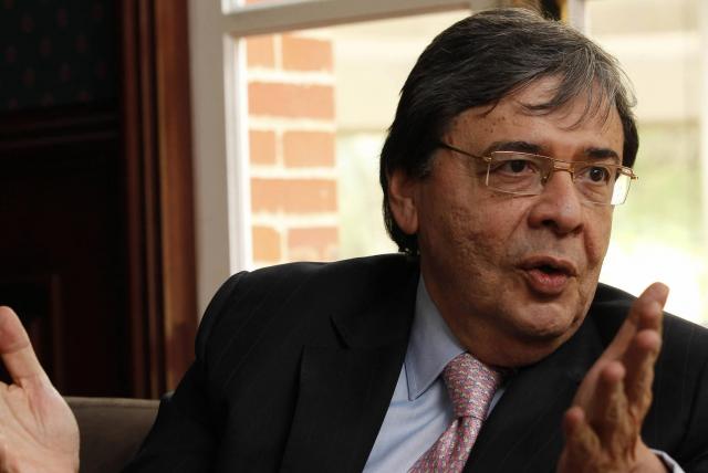 Carlos Holmes Trujillo, ministro de Defensa, tiene coronavirus