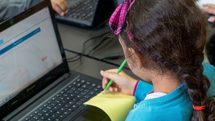 Sin computadores y sin internet se encuentran 30 mil estudiantes de Neiva