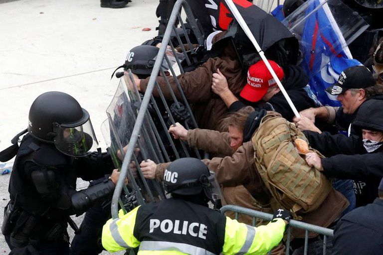 Los principales ejecutivos de EE. UU. condenaron el “caos” en el Capitolio