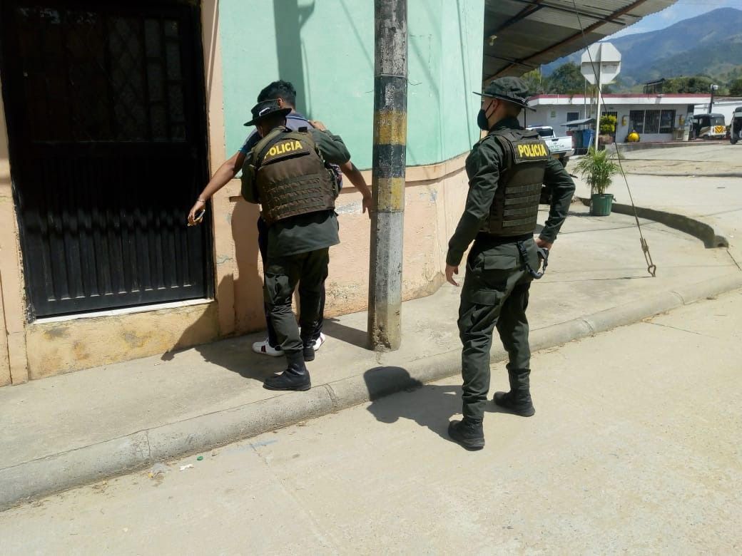 Autoridades ofrecieron $5.000.000 de recompensa por información que dé con la captura de los autores de los crímenes.