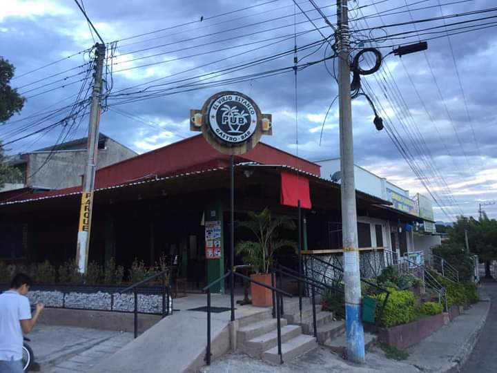 Con banderas rojas, bares y gastrobares advierten cierre definitivo