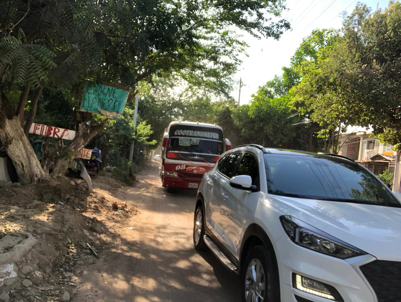 La principales vías del barrio Villa Cecilia, se encuentran en mal estado y sin iluminación.