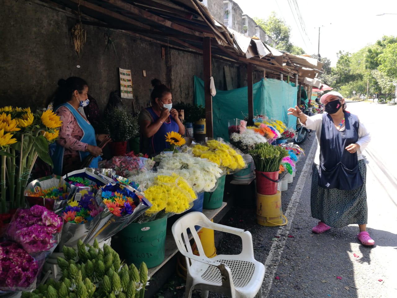 Floristas exigieron a la administración del Cementerio Central, tener más en cuenta las peticiones del comercio.