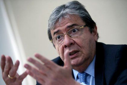 Claudia López expresó su dolor por muerte de Carlos Holmes Trujillo