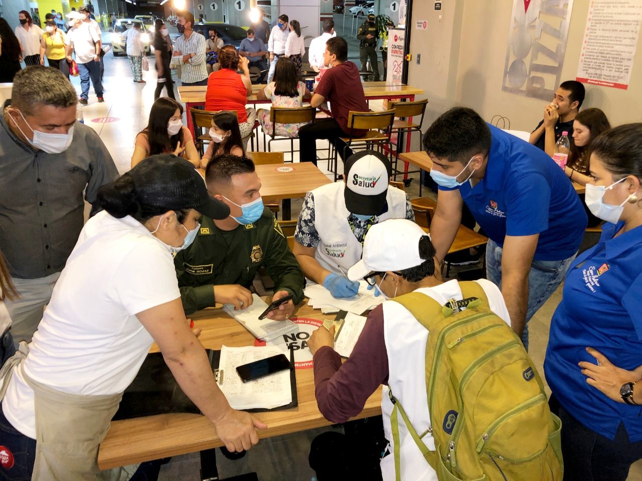 Sellan local de comidas del San Pedro Plaza por sobrepasar aforo