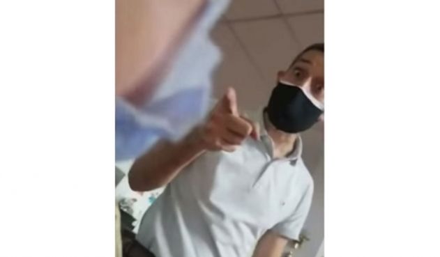 Comisario de familia que presuntamente golpeó a mujer en Bucaramanga, a investigación