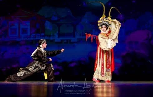 Alexander tuvo su paso por el Huila, en donde laboró en diferentes medios de comunicación.