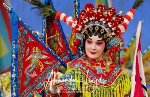 “Fué para mi un fenómeno mágico el hecho de poder capturar momentos y congelarlos”, Alexander Lloyd.