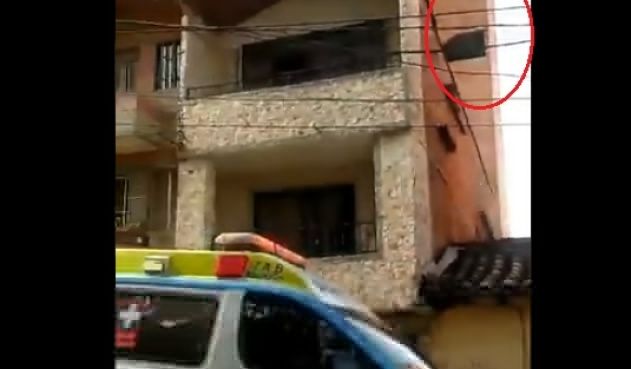 Una mujer que aprendía a conducir, cayó desde el sexto piso de un parqueadero